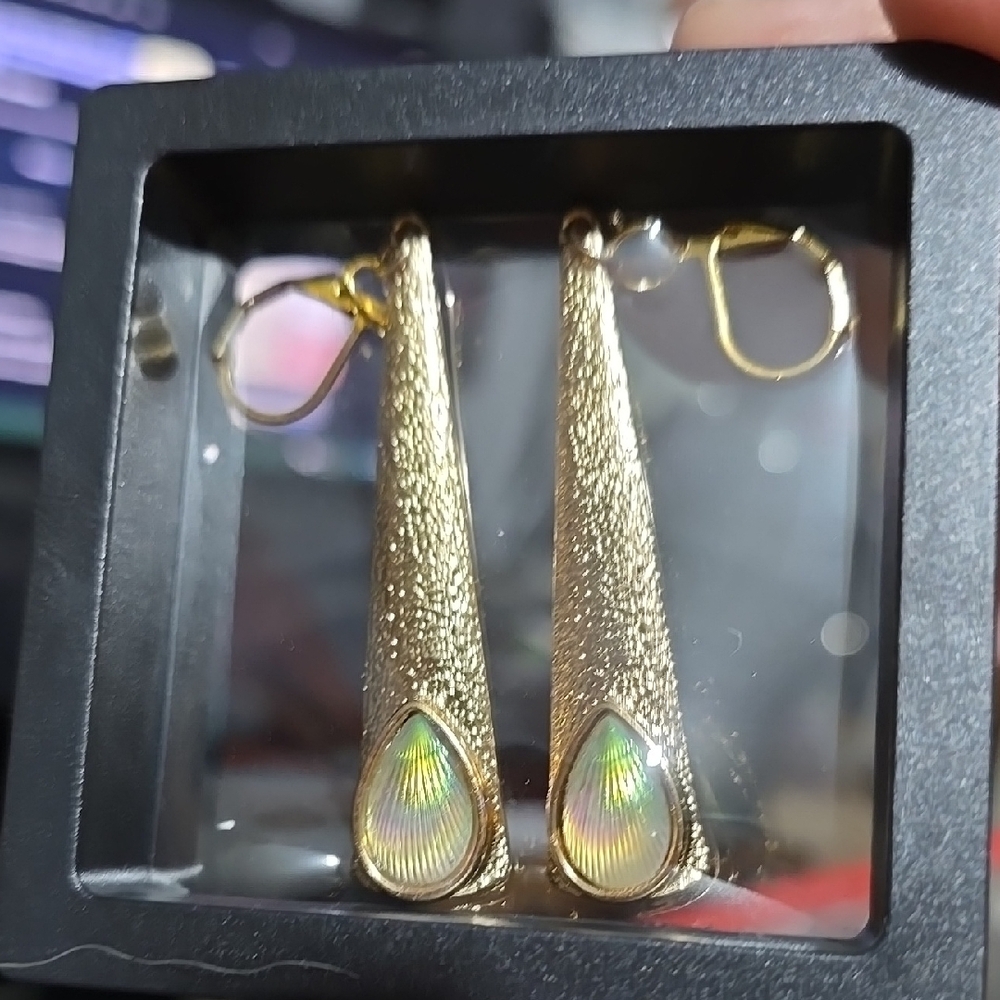 Elegant Gold Drop Earrings